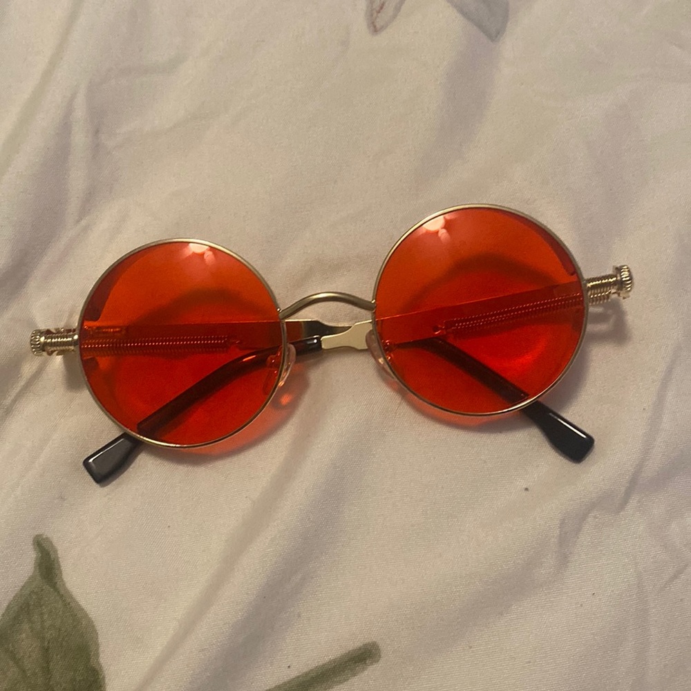 Red lenses glasses